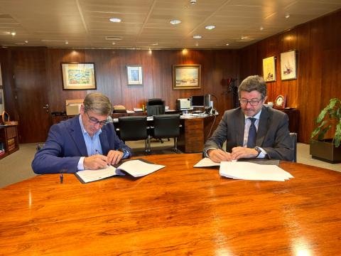 puertos del estado y segittur han firmado un convenio de cooperación para promover la digitalización en el sector portuario y turístico.